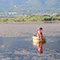 『千と千尋〜』の格好をして琵琶湖でたらい舟を漕いだ